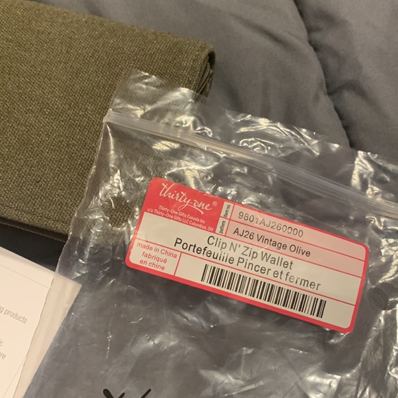 SALE ✨NWOT Thirty-One Wallet - Picture 6 of 7